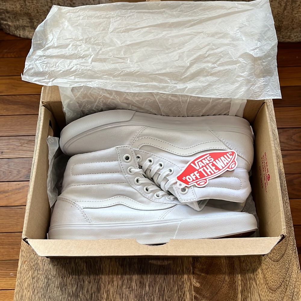 Womens Vans Milton Hi Canvas high-top sneaker in White size 6.5 never worn